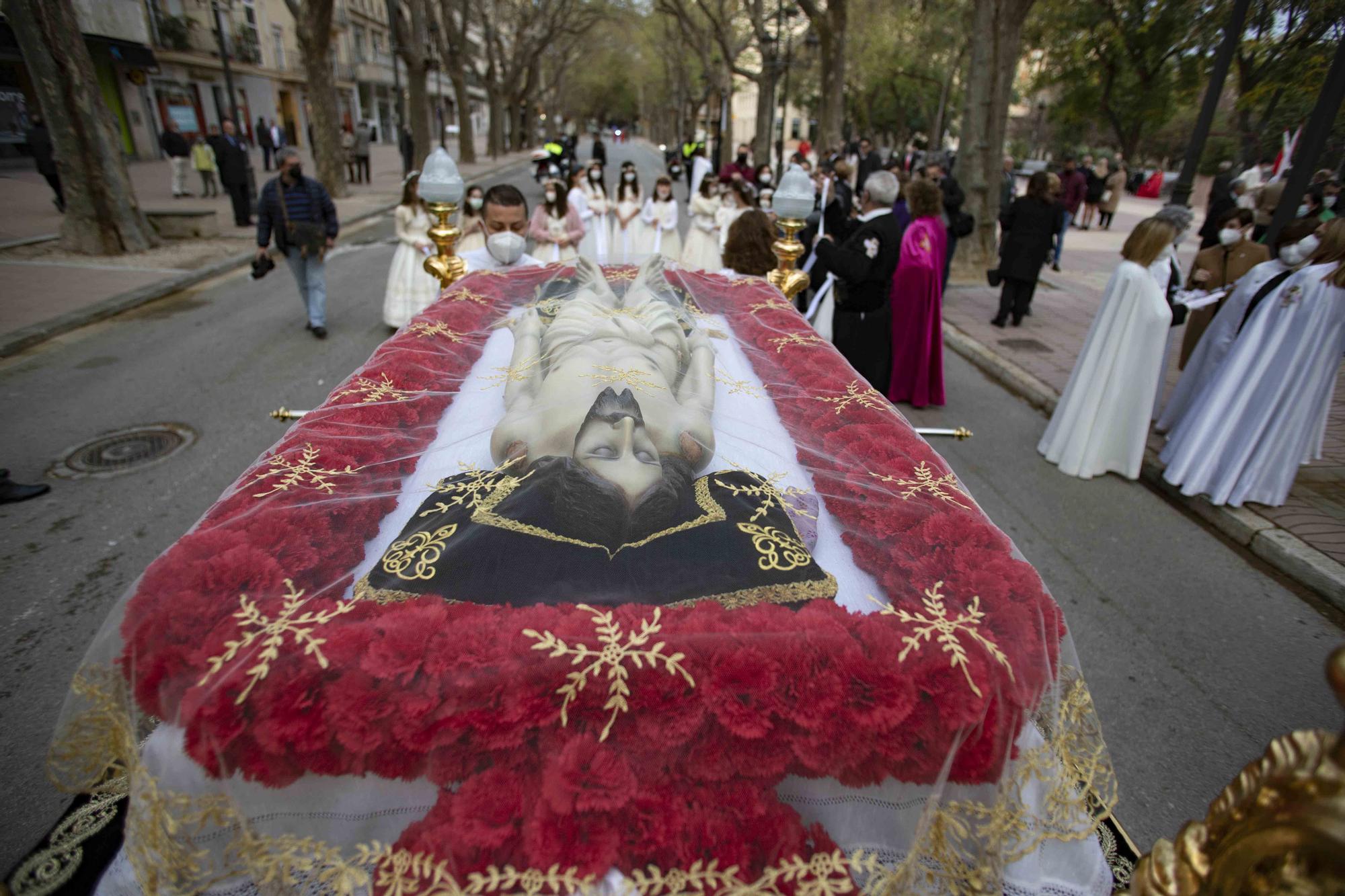 La procesión de "la Camilla" de Xàtiva estrena paso rodado