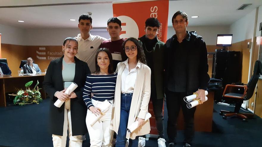 Estos alumnos grancanarios de Bachillerato saben más de Educación Financiera que muchos adultos