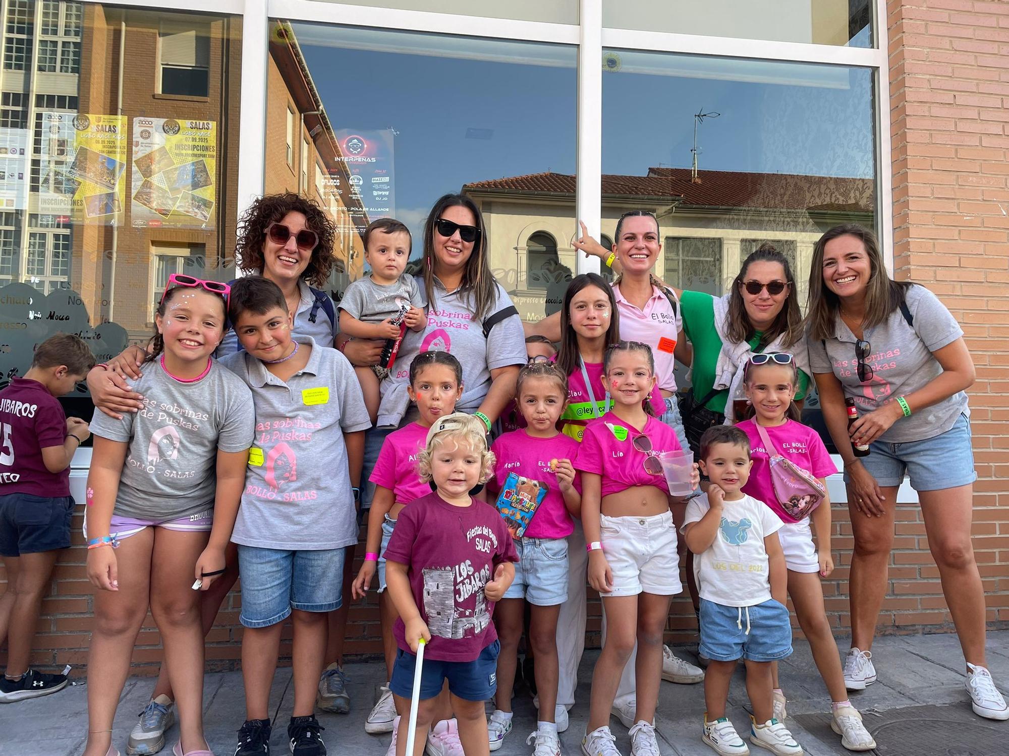 En imágenes: Las peñas toman Salas en la primera jornada de las Fiestas del Bollo