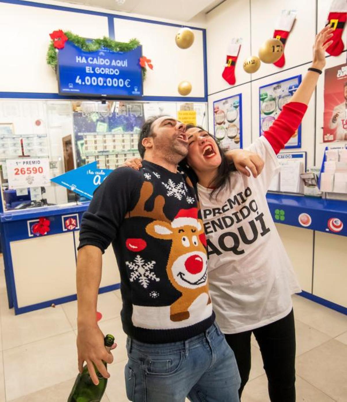 José María Nogales, el lotero que ha vendido en una administración del centro comercial Alcampo de la Ronda del Tamarguillo de Sevilla una serie del 26.590 agraciado con el Gordo.