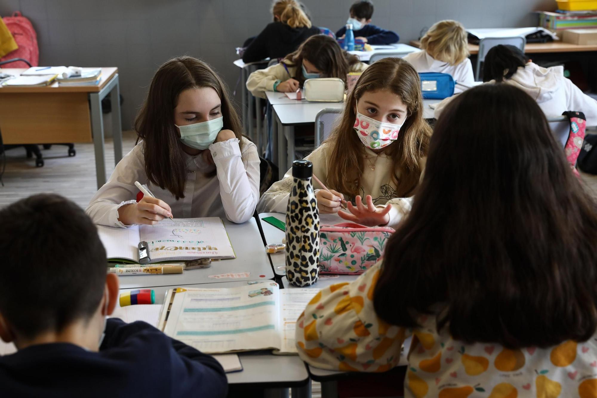 Los escolares asturianos vuelven a las aulas tras las vacaciones de Navidad