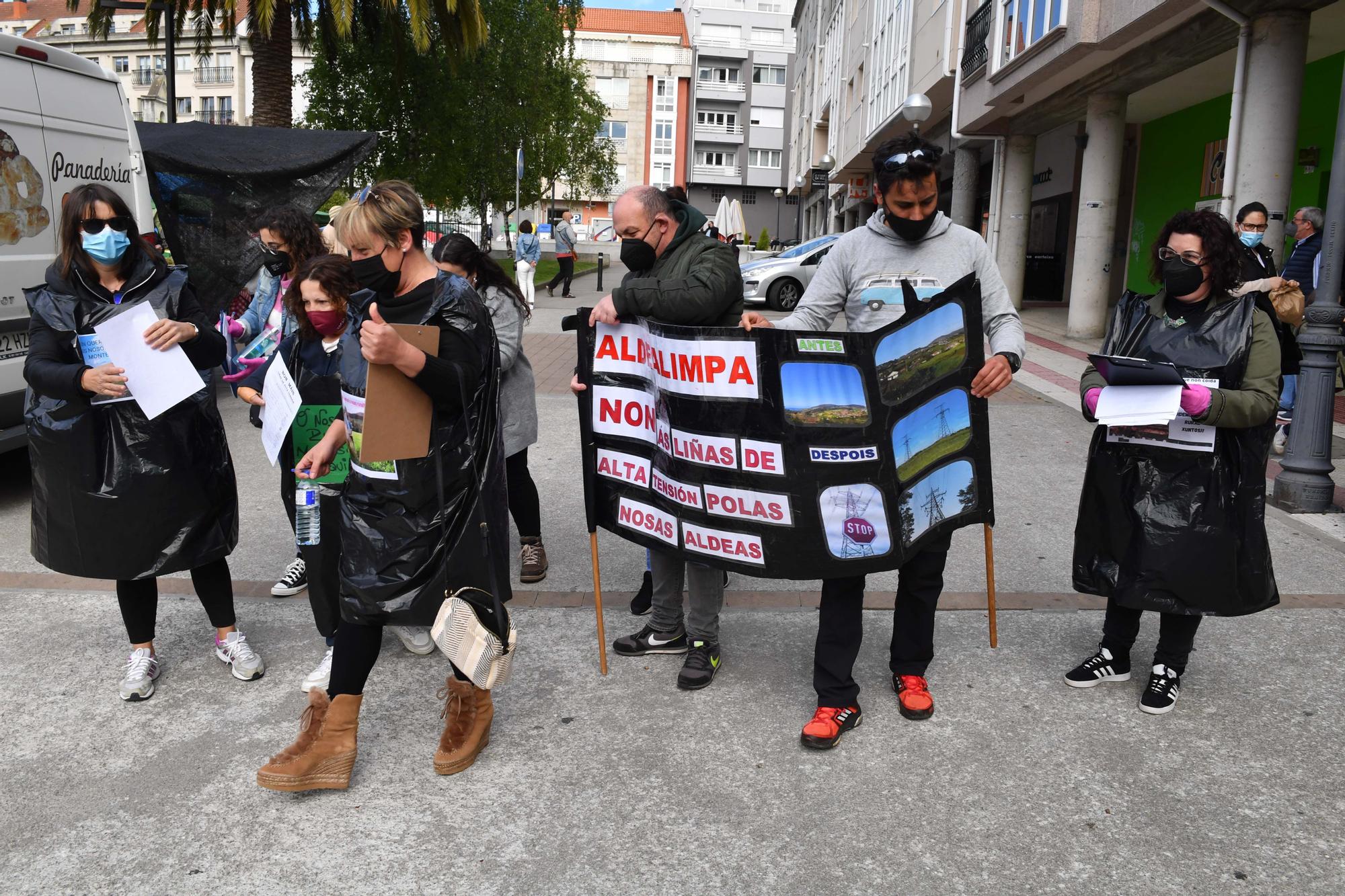 Concentración en el Obeslico de Modepen (Movemento Galego en Defensa das Pensións e Servizos Públicos)