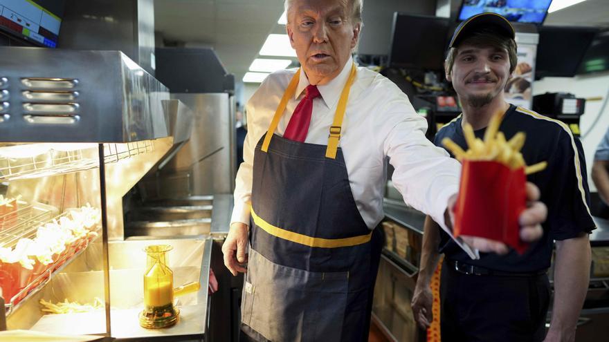 Trump acude a un McDonald´s a buscar trabajo: &quot;Siempre he querido trabajar en McDonald´s&quot;