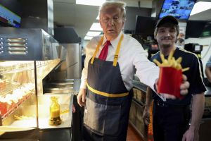 Trump acude a un McDonald´s a buscar trabajo: Siempre he querido trabajar en McDonald´s