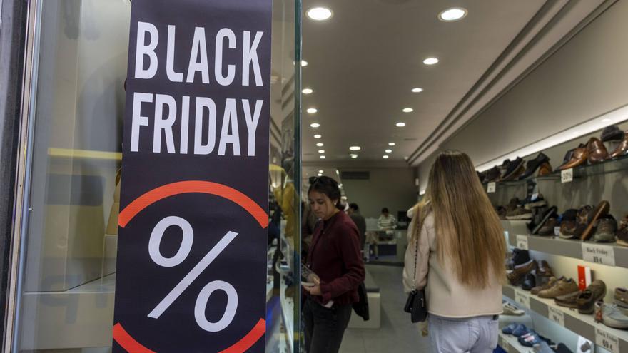 Un Black Friday tranquilo en Palma: "Vine con ilusión, pero no compré nada"