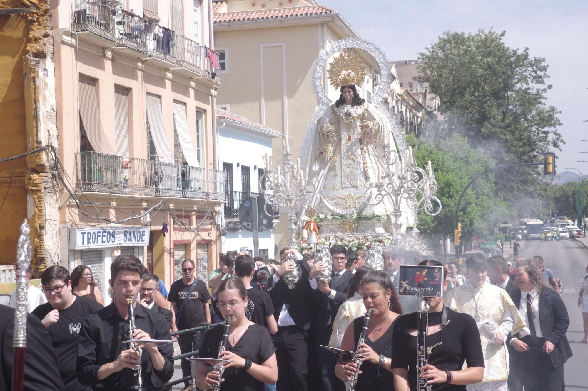 Traslado de la Virgen de Fátima y la Virgen de las Mercedes (El Tarajal) hacia sus altares por la festividad del Corpus en Málaga