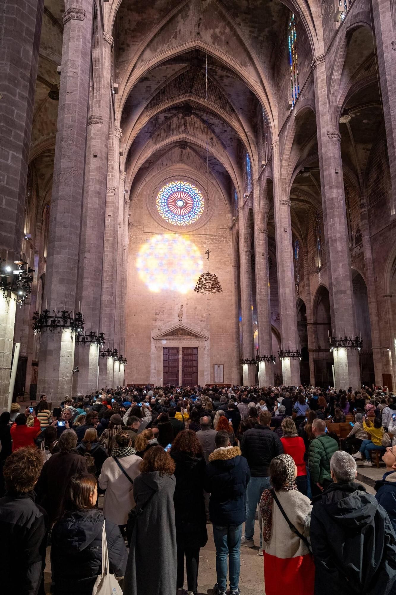 "Magische Acht" in der Kathedrale: Spektakel von Wolken unterbrochen