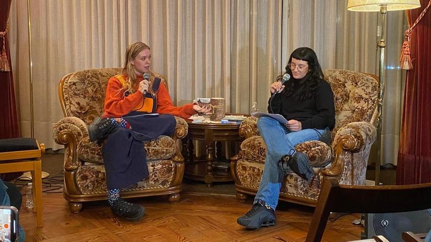 Ania Posada i Marta Meneu gravant els primers episodis del pòdcast