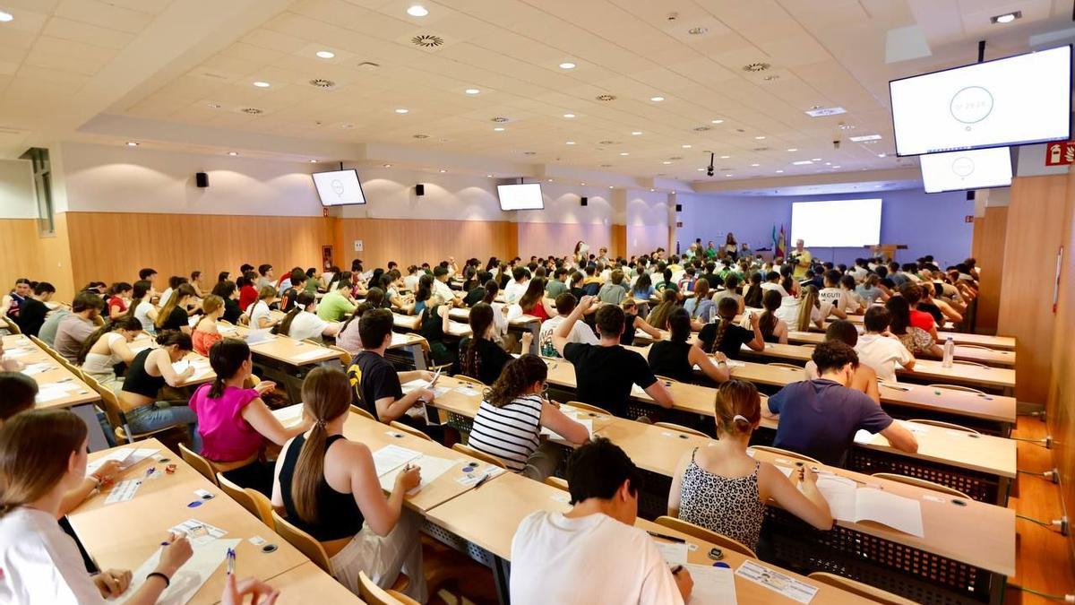 Alumnos durante un examen de selectividad este año en Córdoba