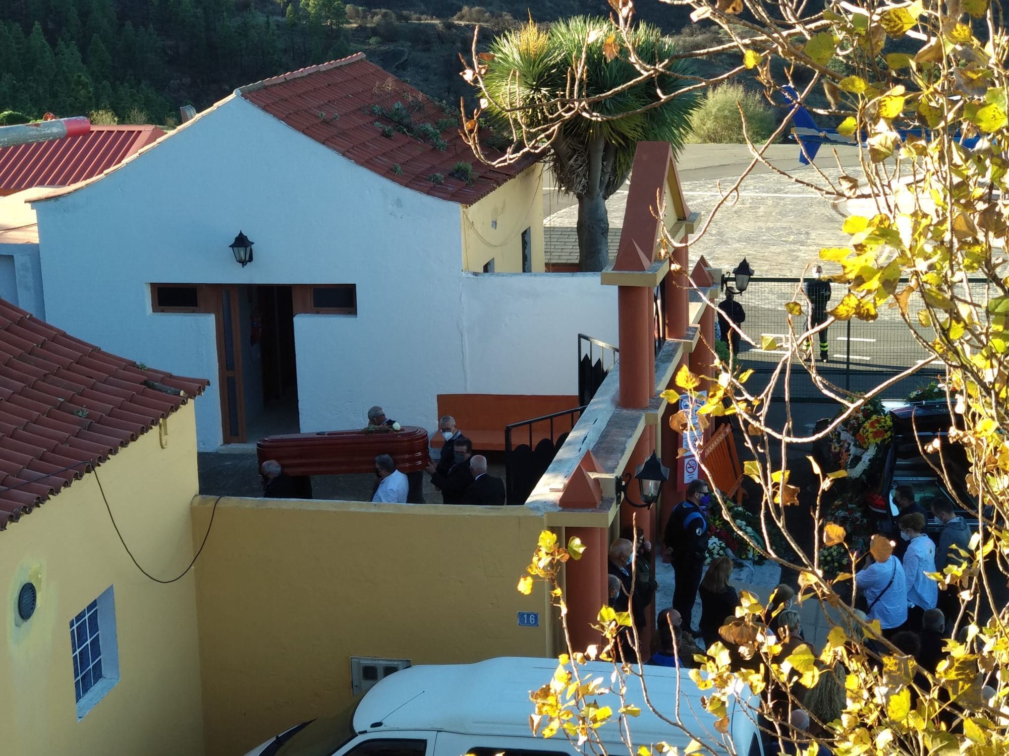 Multitudinaria despedida en Gran Canaria a la familia asturiana muerta en un barranco