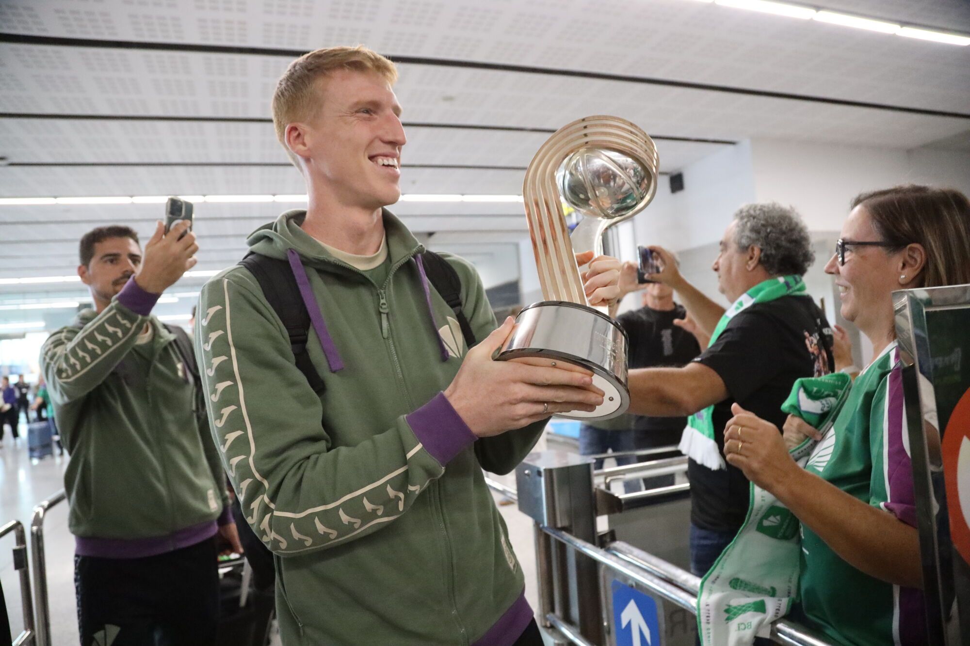 El Unicaja ya está en Málaga tras conquistar su segunda Intercontinental