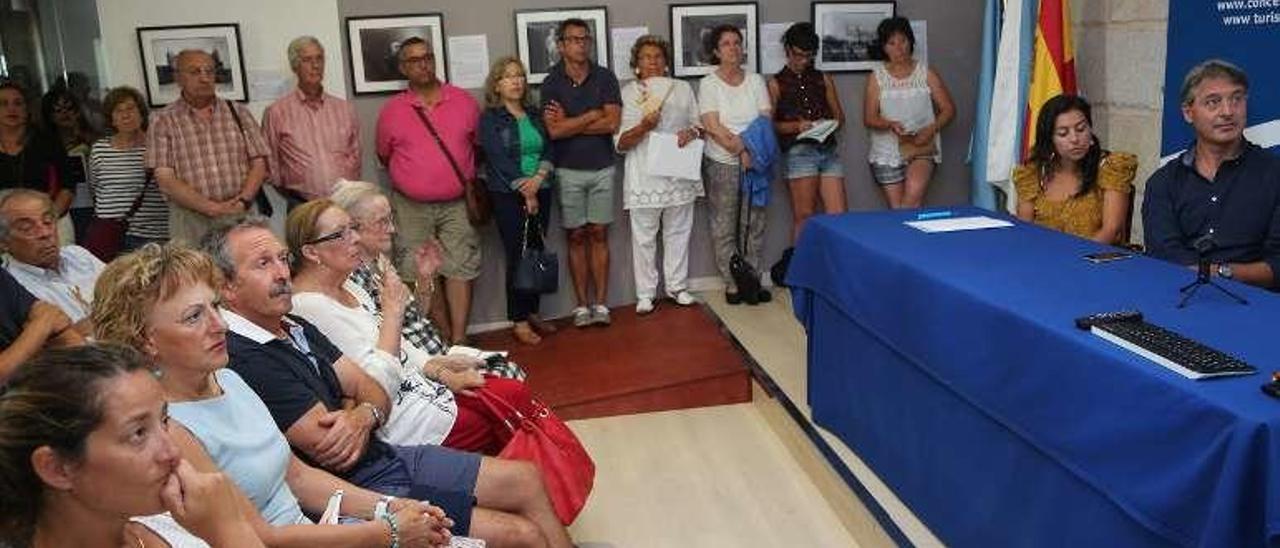 Inauguración de la exposición en O Grove, en agosto de 2016. //Muñiz