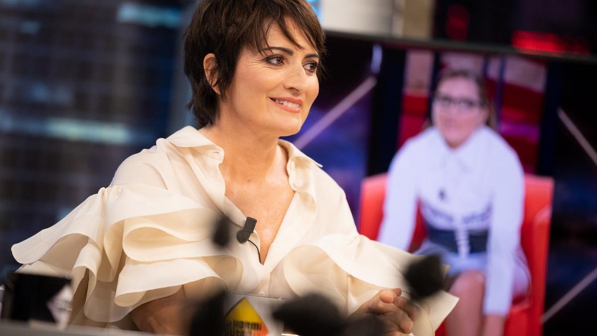 El look de Silvia Abril en 'El Hormiguero' con camisa de volantes de The 2nd Skin Co.