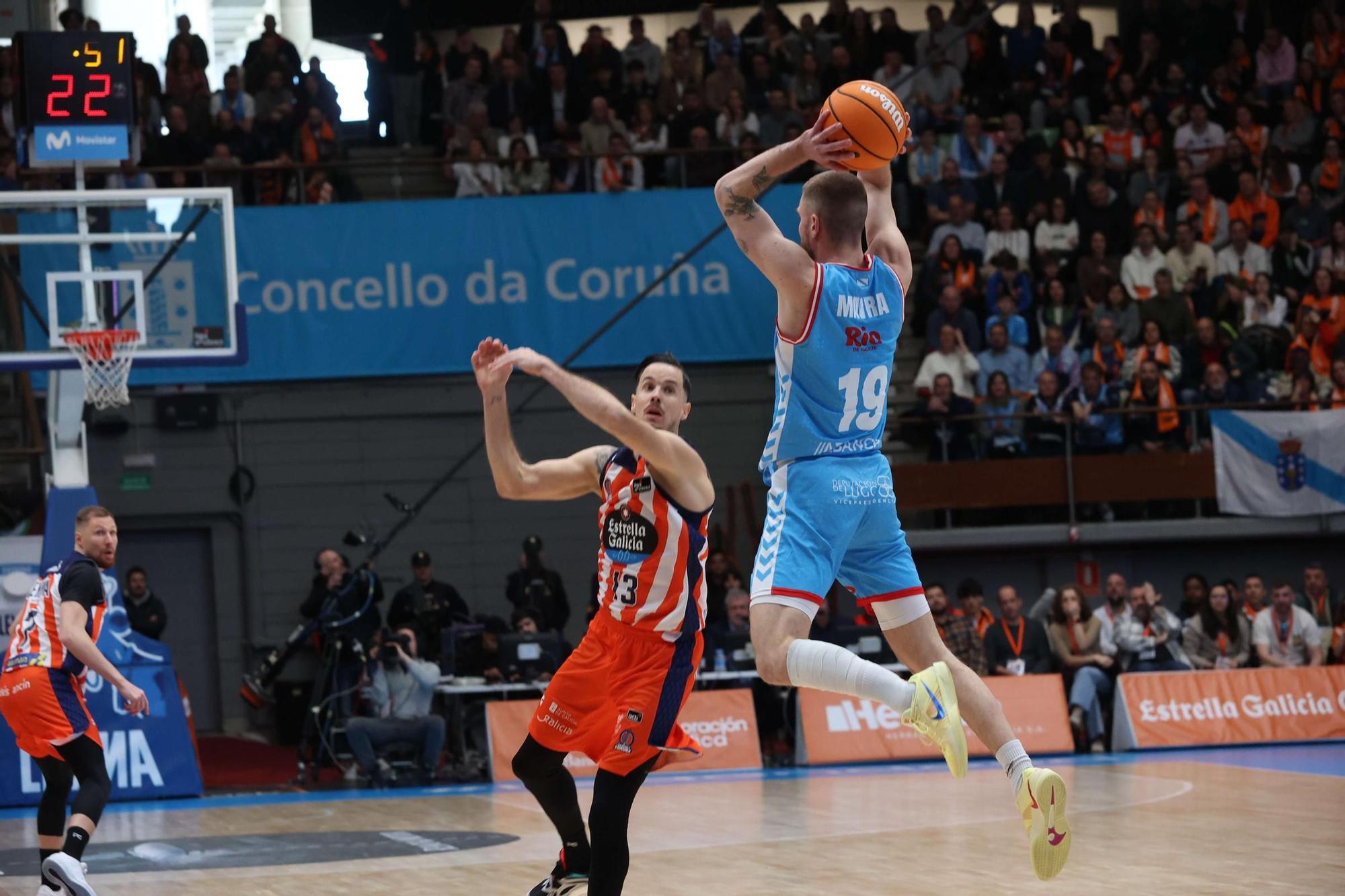 El Coliseum de A Coruña vivió su primer derbi de baloncesto