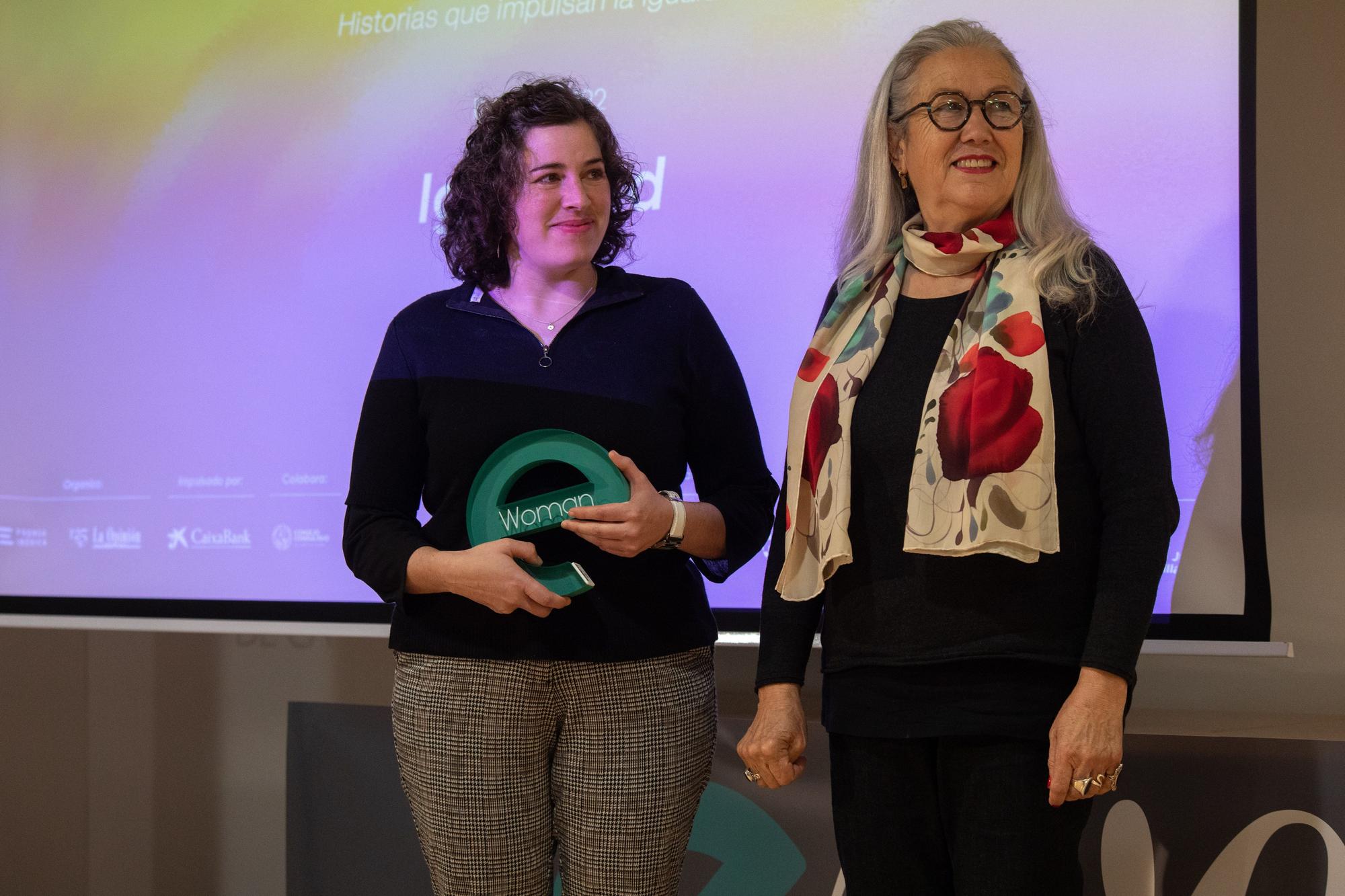 Ángeles Santos junto a la concejala de Igualdad en el Ayuntamiento de Zamora, Carmen Álvarez.