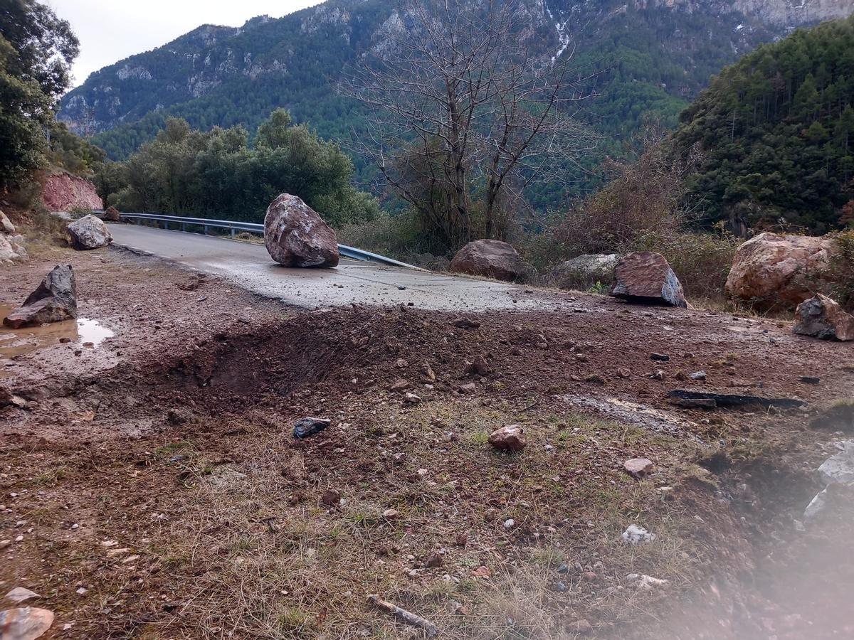 L'esllavissada que ha patit la LV-5134 aquest dimecres a Les Valls d'Aguilar