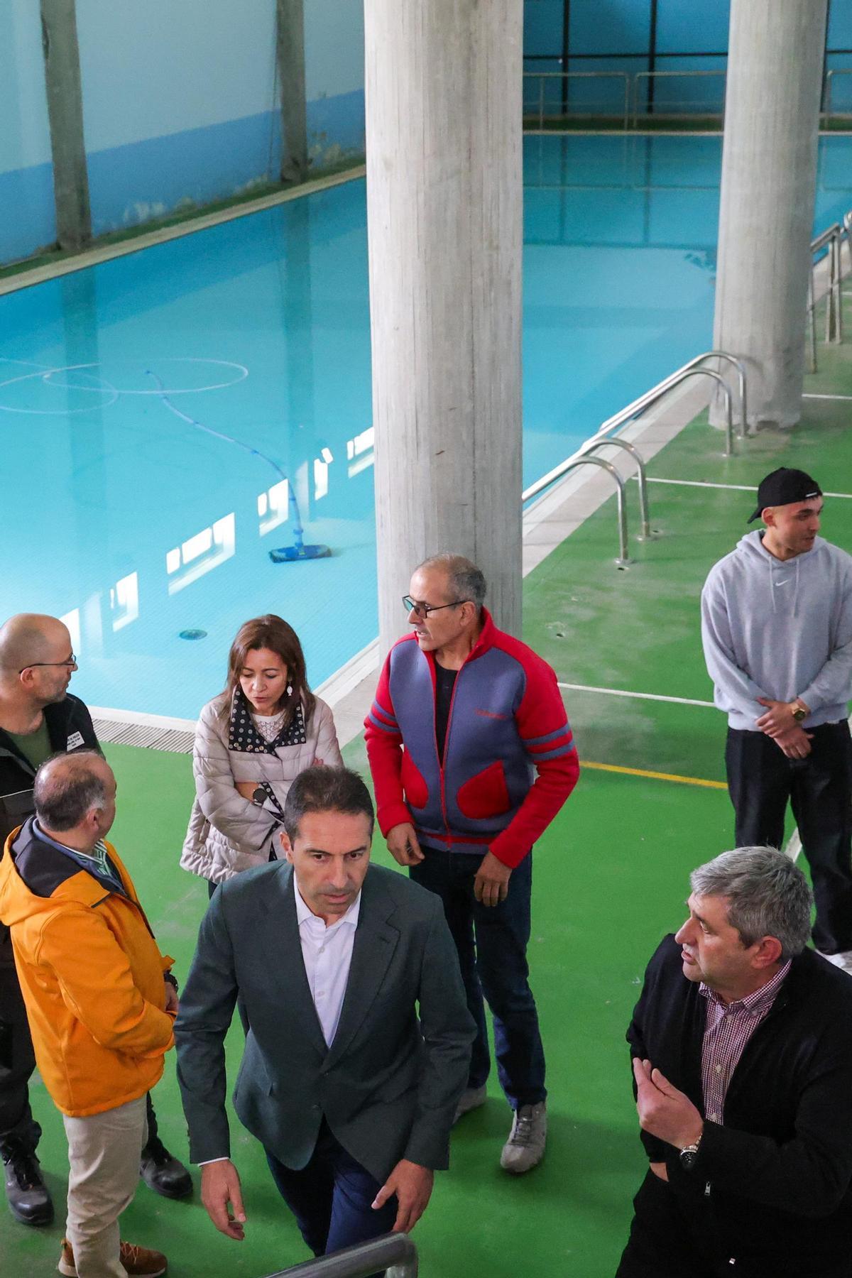 Alfonso Villares y la directora xeral de Desenvolvemento Pesqueiro, Marta Villaverde, en las instalaciones del Igafa.
