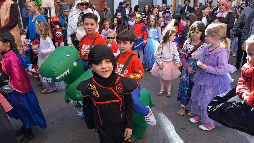 Galería de imágenes: Desfile infantil de Carnestoltes en el Grau de Castelló