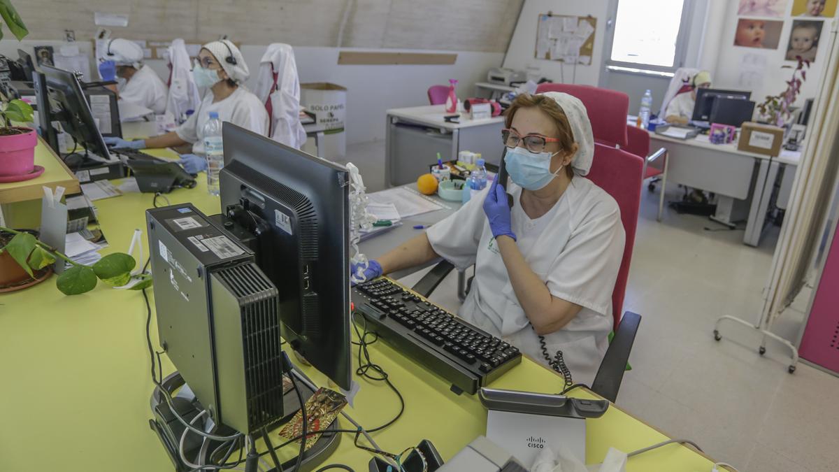 Trabajadoras de un centro de salud de Cáceres, durante la pandemia.