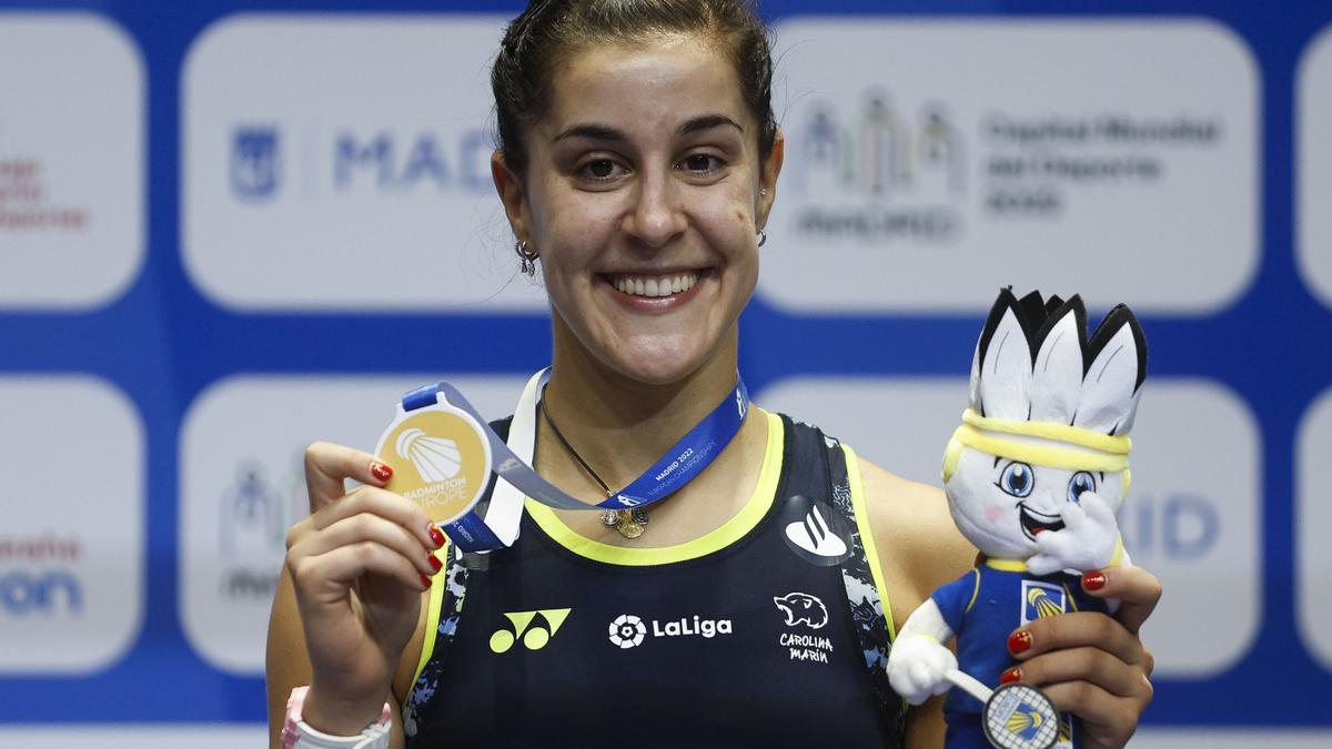 Carolina Marín, con la medalla.