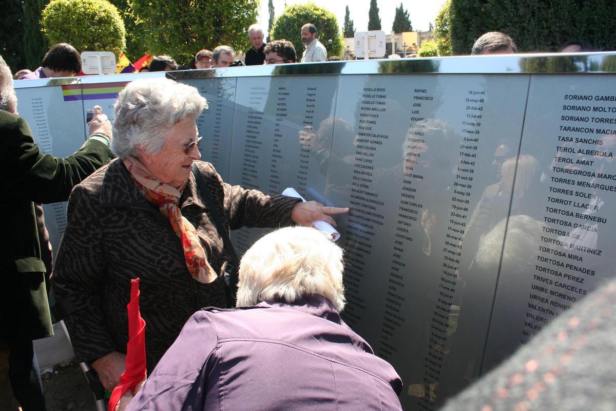 La Comisión Cívica de Alicante para la Memoria Histórica ha propuesto erigir en su superficie un memorial para honrar a las víctimas de la represión franquista asesinadas entre los años 1939 y 1944.