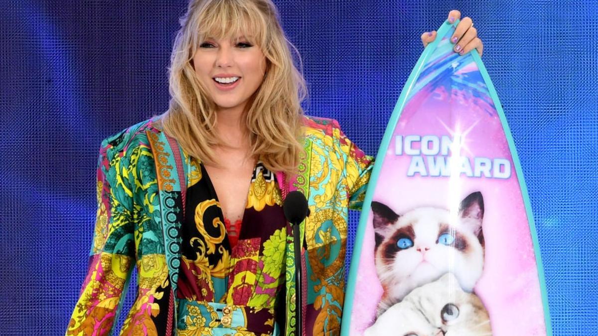 Taylor Swift recibe su premio como 'Icon' en los Teen Choice Awards 2019