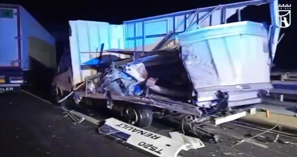 Así ha quedado el camión tras el accidente en la M-50.