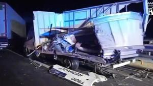 Así ha quedado el camión tras el accidente en la M-50.