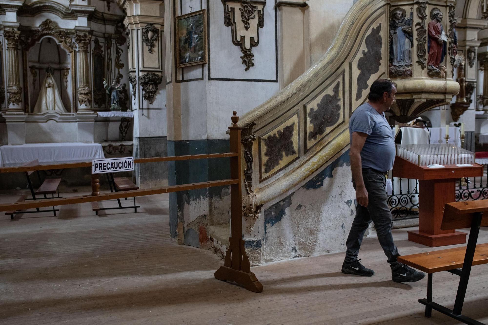 GALERÍA | El triste deterioro de la iglesia de Molacillos