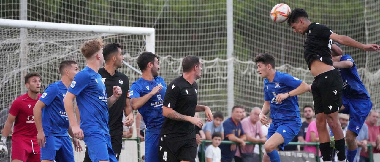 Al Castellón, que solo lleva una semana de trabajo, se le vio con la falta de acople propio del inicio de pretemporada.