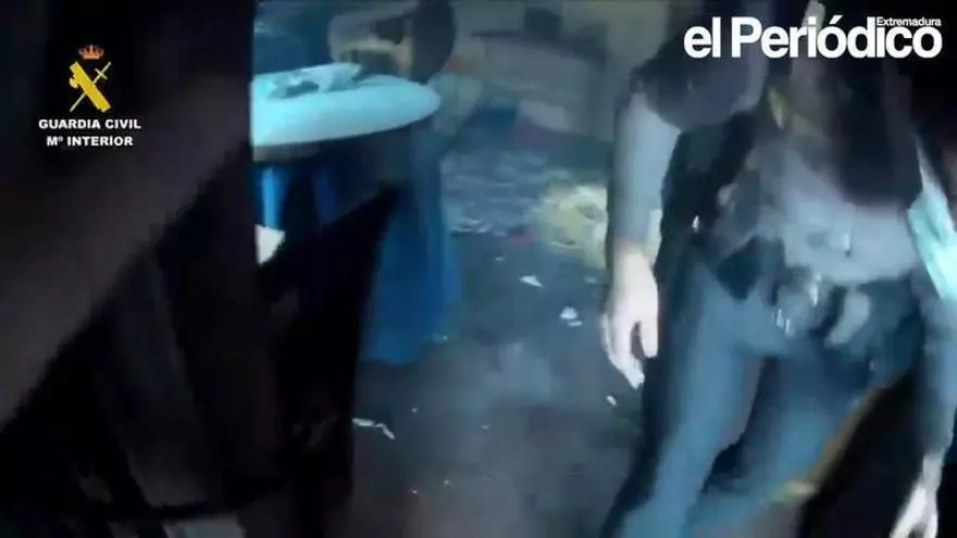La Guardia Civil rescata a perros y gatos de un incendio en una vivienda de Cabezuela del Valle