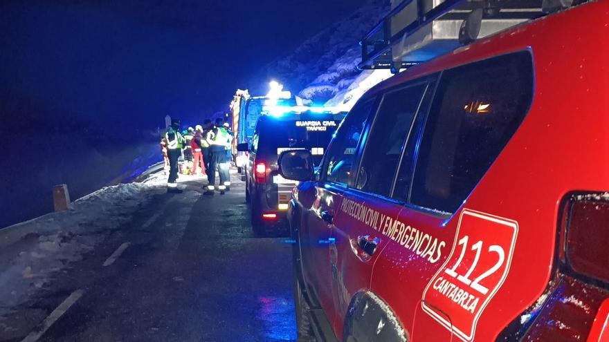 Fallecen los cuatro ocupantes de un vehículo al despeñarse por una ladera en el puerto de Luanda, Cantabria