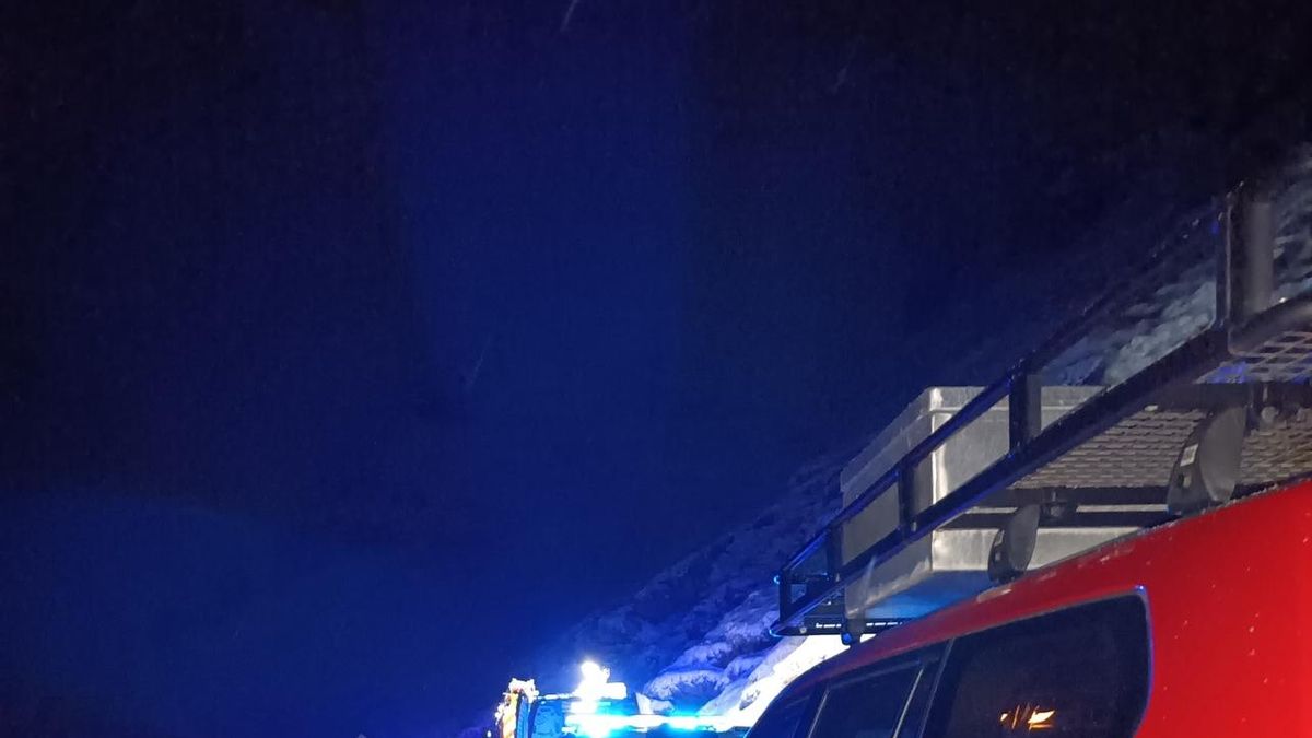Mueren 4 jóvenes al despeñarse el coche en el que viajaban por una ladera en Cantabria