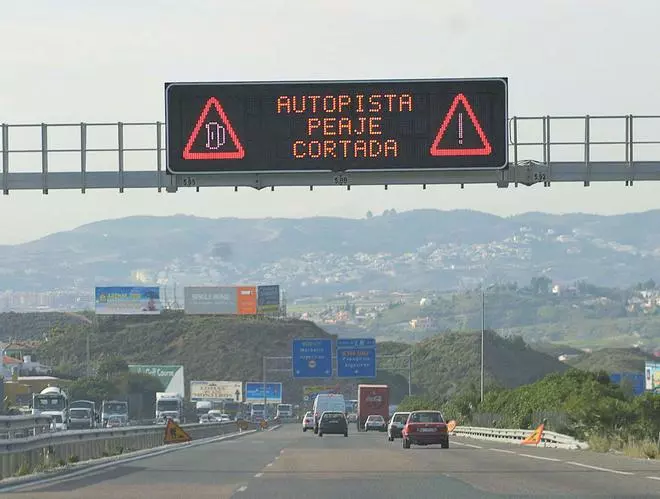 Los alcaldes de los grandes municipios de Málaga hacen piña contra el peaje en la autopista AP-7