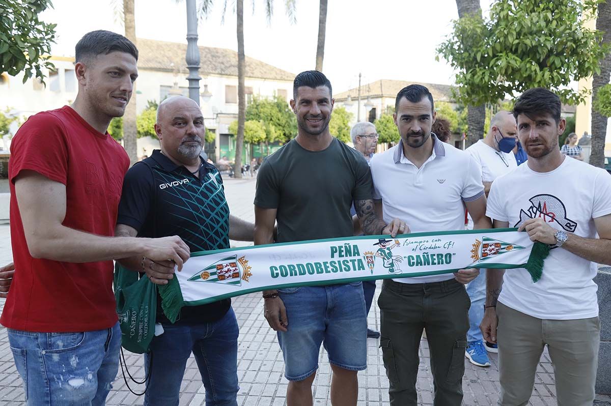 Baño de masas para el Córdoba CF en la Peña Cordobesista Cañero