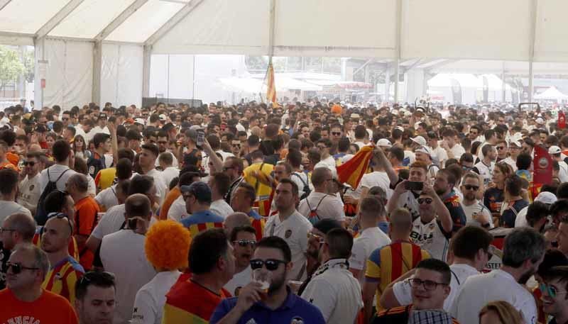 Fan zone del Valencia CF en Sevilla