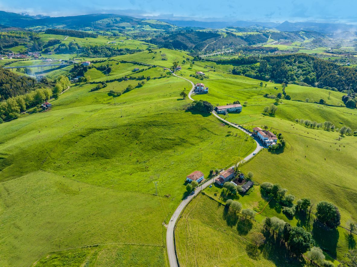 Vista aérea de San Vicente de la Barquera en Cantabria España