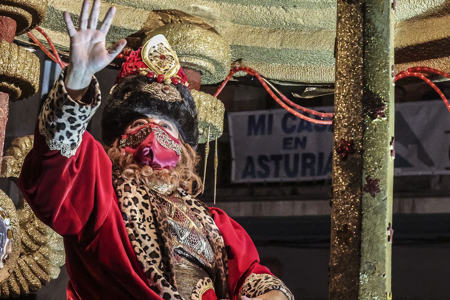 En imágenes: La cabalgata de los Reyes Magos en Oviedo