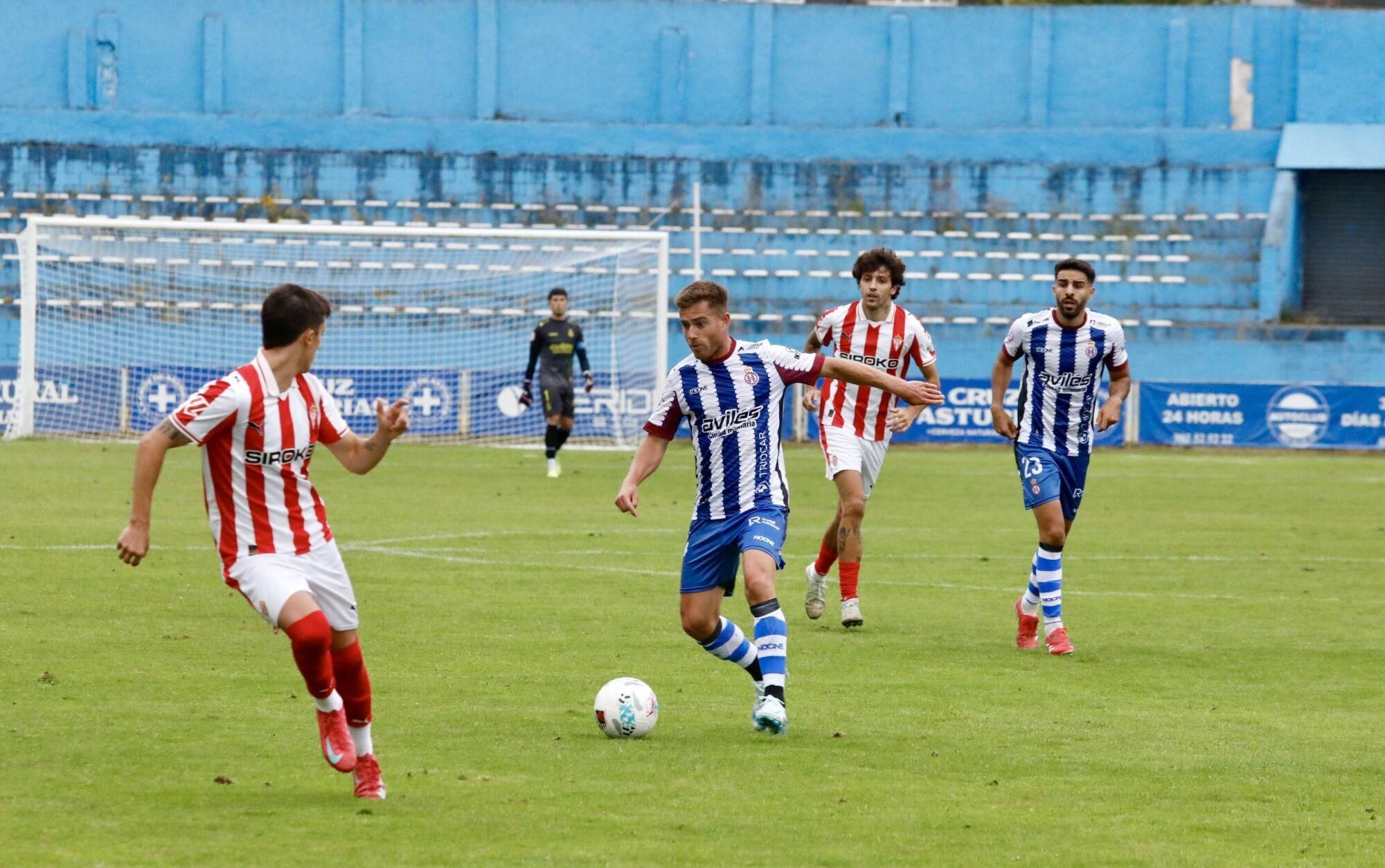 EN IMÁGENES: Partido amistoso entre Real Avilés y Real Sporting