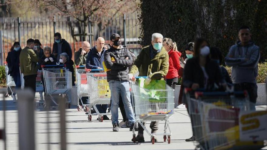 Sanidad calcula que la crisis durará hasta cuatro meses y se declara la pandemia