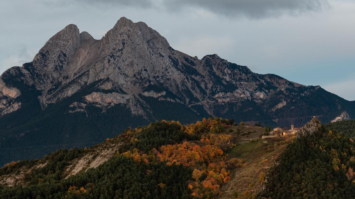 El Pedraforca amb vestit de tardor.