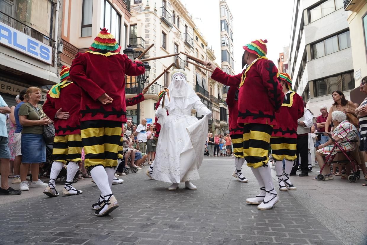 Castelló recibe con honores al Santísimo en la procesión del Corpus Christi