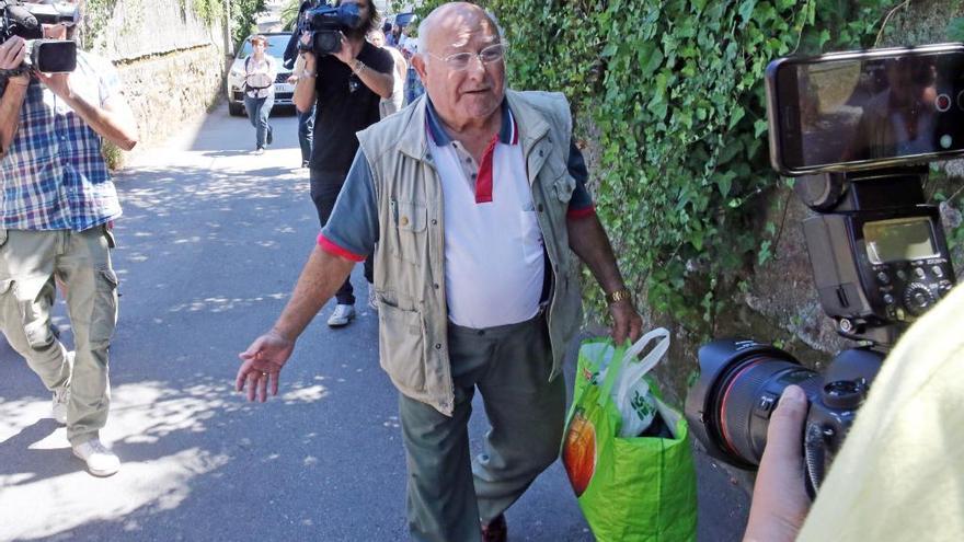 Manuel Charlín, libre con cargos, tras declarar en Vigo en agosto. // Marta G. Brea