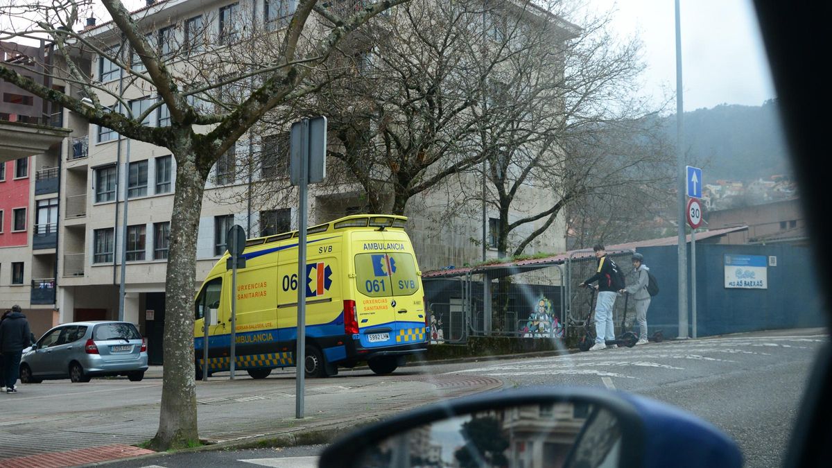 Ambulancia en Moaña durante un servicio.
