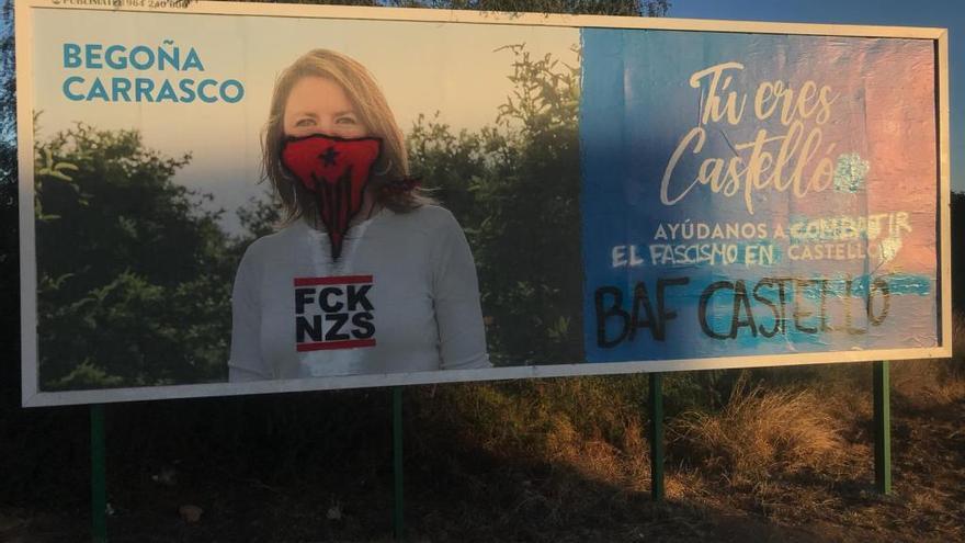 Aparecen pintadas en una valla de publicidad de Begoña Carrasco