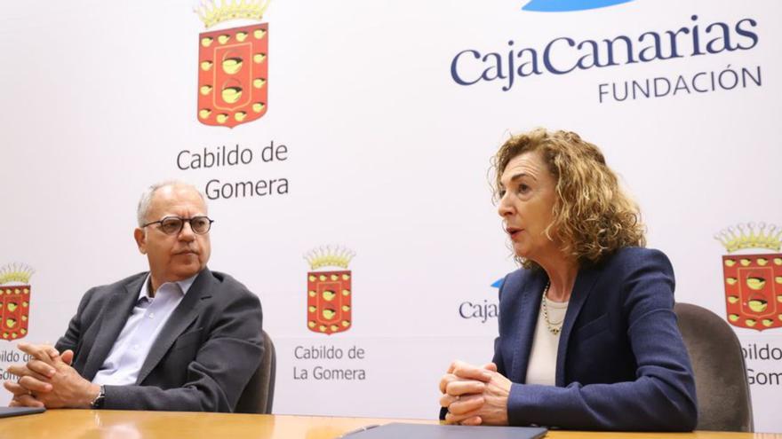 Casimiro Curbelo y Margarita Ramos en la firma del convenio. | | E.D.
