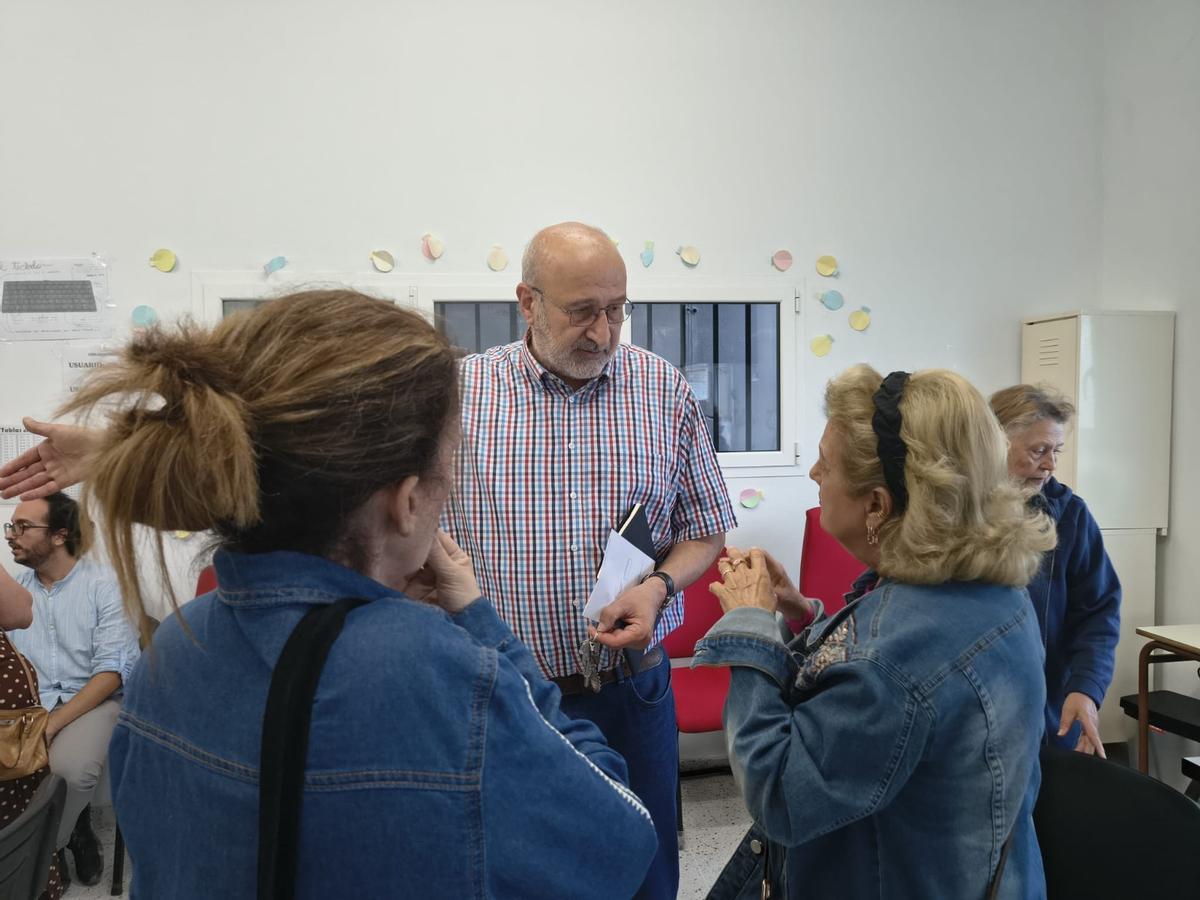 El alcalde José Armengol atiende las dudas de los vecinos de Santa Brígida