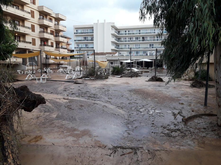 Calles y viviendas destrozadas tras las inundaciones en Sant Llorenç