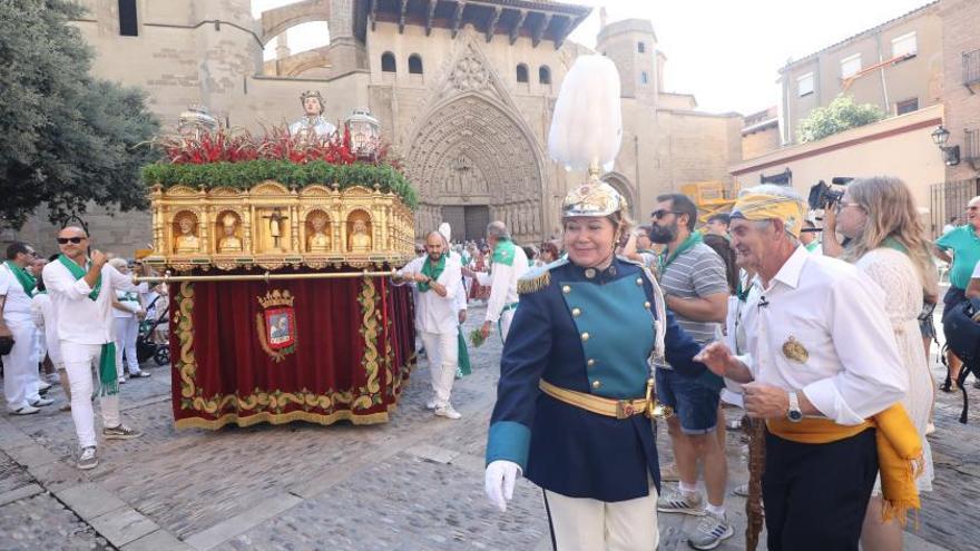 El escudo del faldón de la peana de San Lorenzo incluye el lema ‘Heroica, leal e invicta’, títulos que Franco le dio a Huesca.