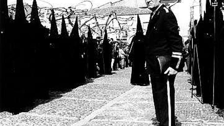 Gregorio Cerecinos Álvarez en la procesión del Viernes Santo.